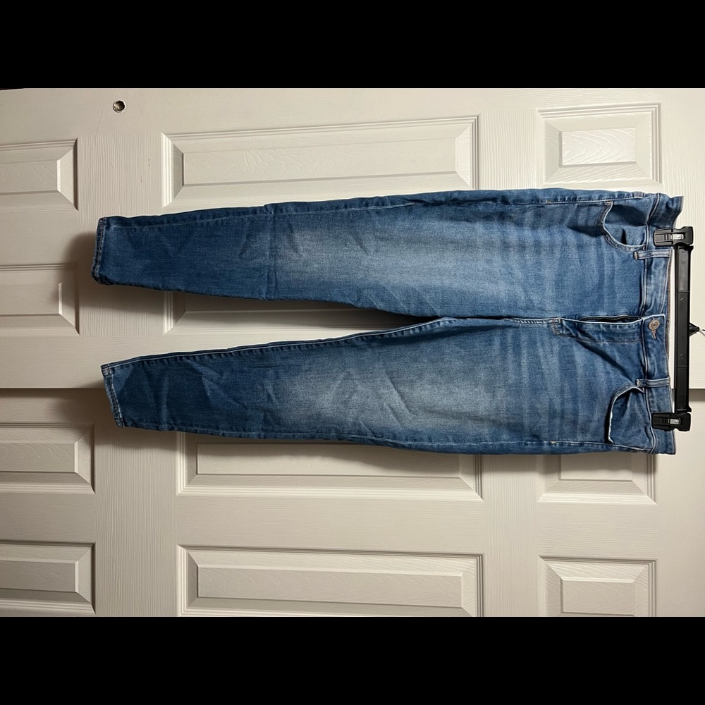 Brand new American Eagle jeans size 18